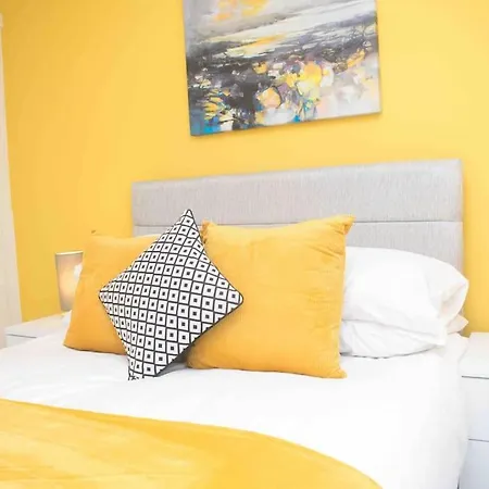 Exoticstay Apartments: Luxe City Centre Smart Apartment *